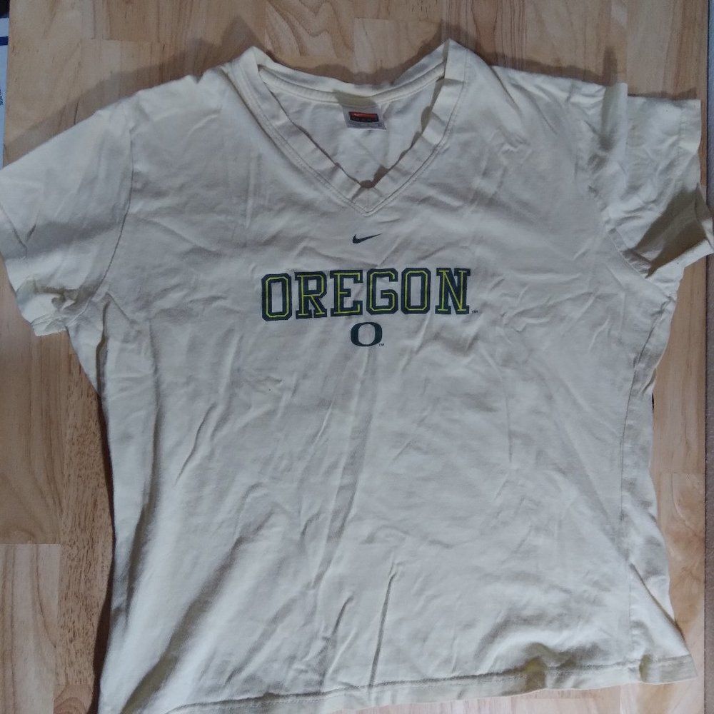 Vintage Nike Oregon Ducks Center Swoosh T-Shirt